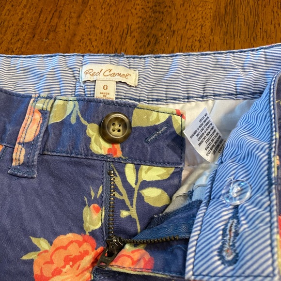 Red camel floral shorts. Size 0. - Picture 7 of 9